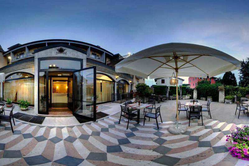 โรงแรมปอสตูเมีย ดอสโซบัวโน ภายนอก รูปภาพ
